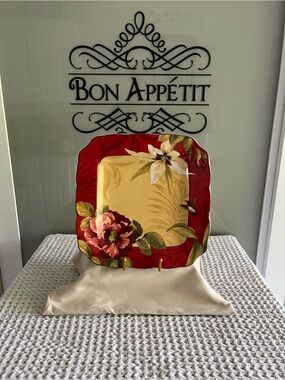 222FIFTH FLORAL  Decorative Serving Plate - Red & Gold 151